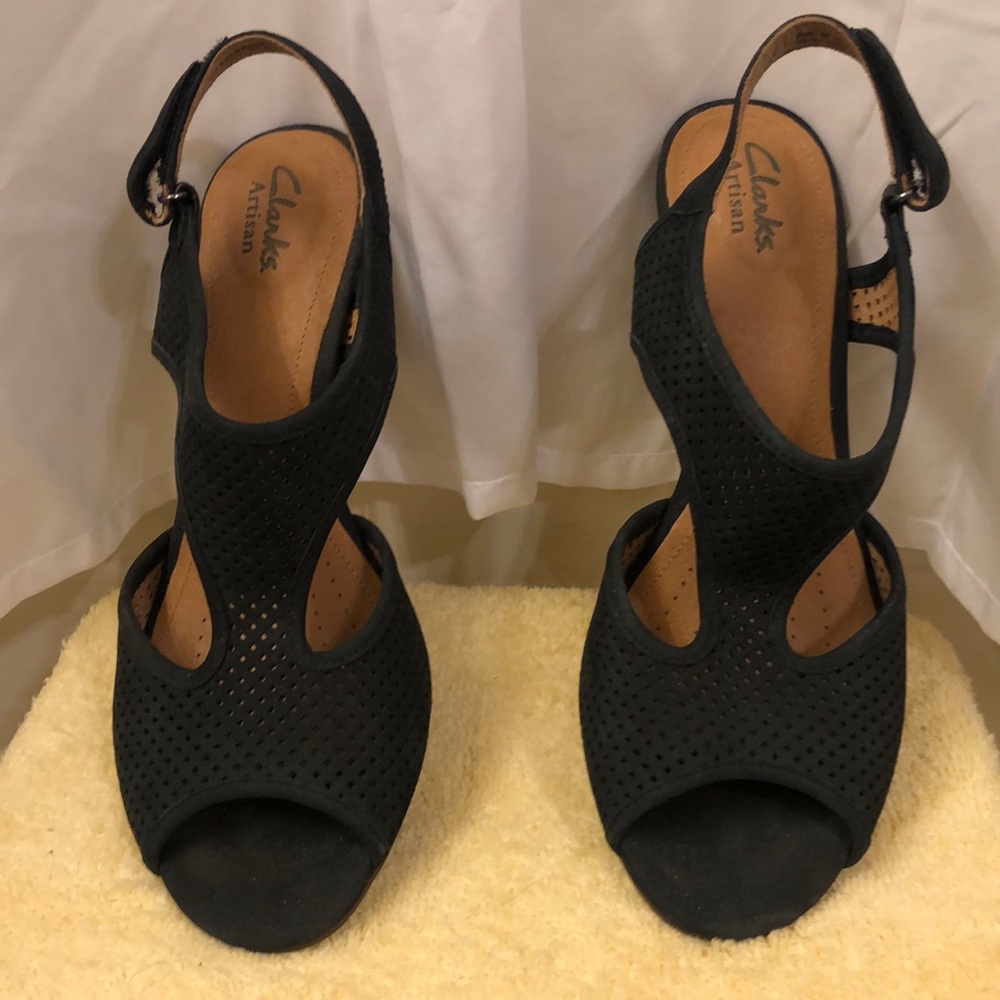 EUC Women’s Clark’s Artisan open toe dress shoes.